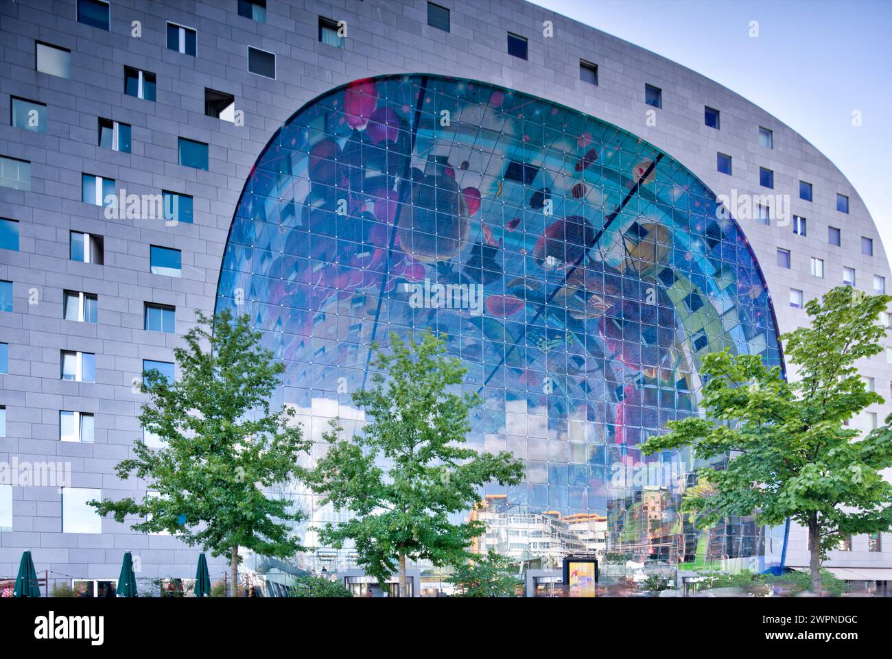 Markthal, Markthalle, Einkaufszentrum, Blick auf das Haus, Architektur, Stadtblick, Rotterdam, Niederlande, Stockfoto