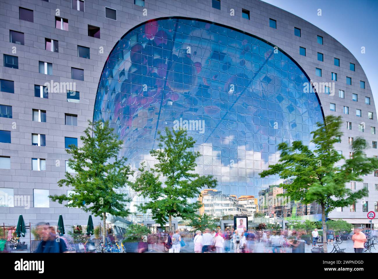 Markthal, Markthalle, Einkaufszentrum, Blick auf das Haus, Architektur, Stadtblick, Rotterdam, Niederlande, Stockfoto