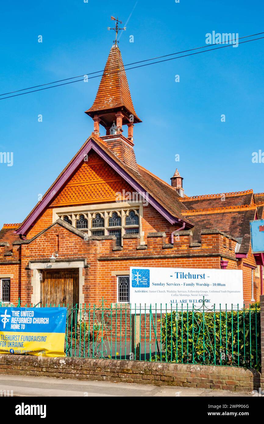 Außenansicht der Tilehurst United Reform Church oder URC an der Armour Road in Tilehurst, Reading, Großbritannien Stockfoto