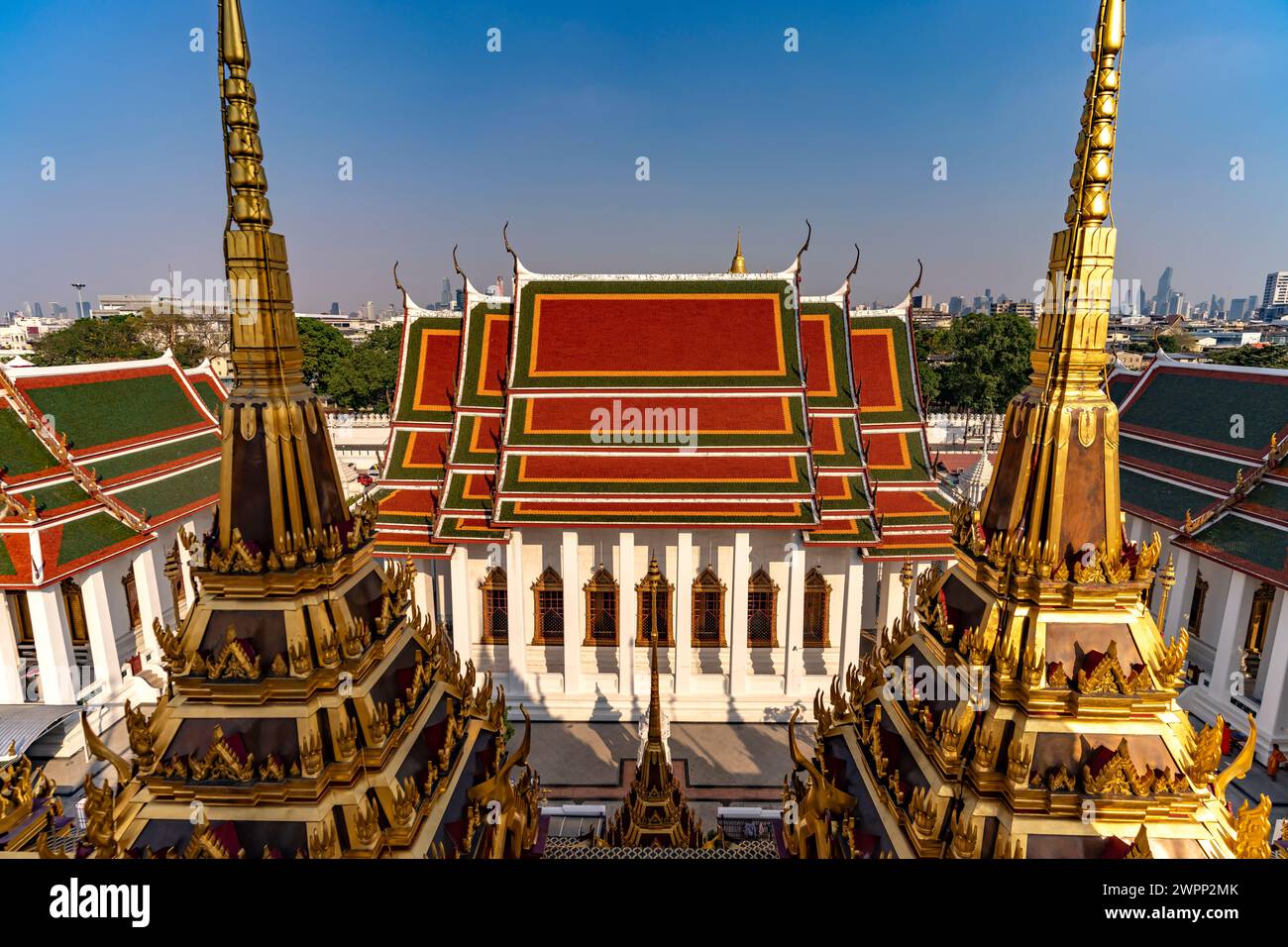 Der buddhistische Tempelkomplex Wat Ratchanatdaram in Bangkok, Thailand, Asien Stockfoto