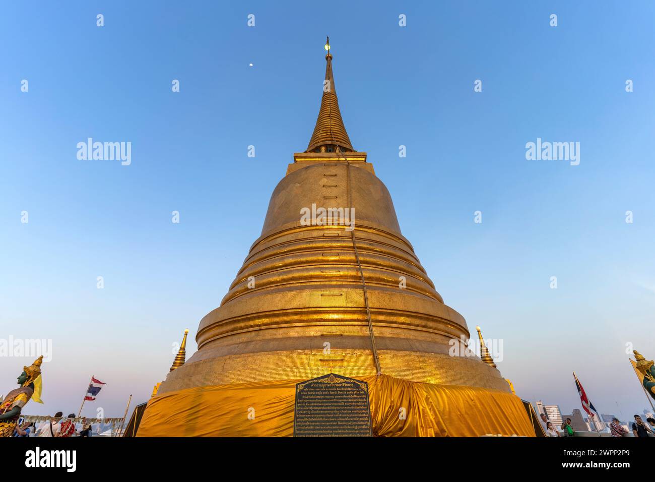 Goldener Chedi des buddhistischen Tempelkomplexes Wat Saket oder Tempel des Goldenen Berges, Tempel des Goldenen Berges, Bangkok, Thailand, Asien Stockfoto