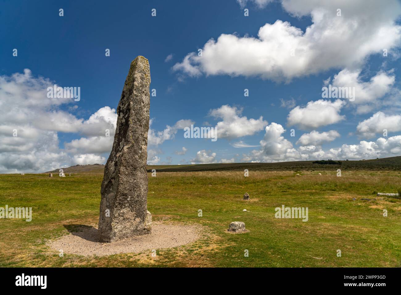 Menhir aus dem Megalithkomplex Merrivale, Dartmoor, Devon, England, Großbritannien, Europa Stockfoto