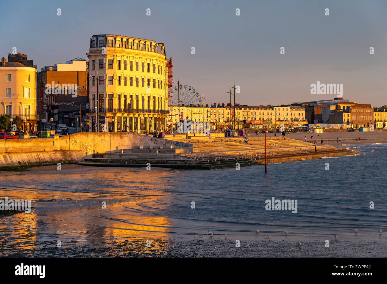 Margate Promenade und Strand im Abendlicht, Kent, England, Großbritannien, Europa Stockfoto