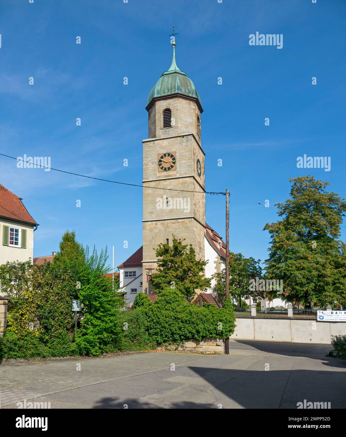 Filderstadt-Sielmingen, Evangelische St. Martins Kirche, Turm mit barockem Turm. Stockfoto