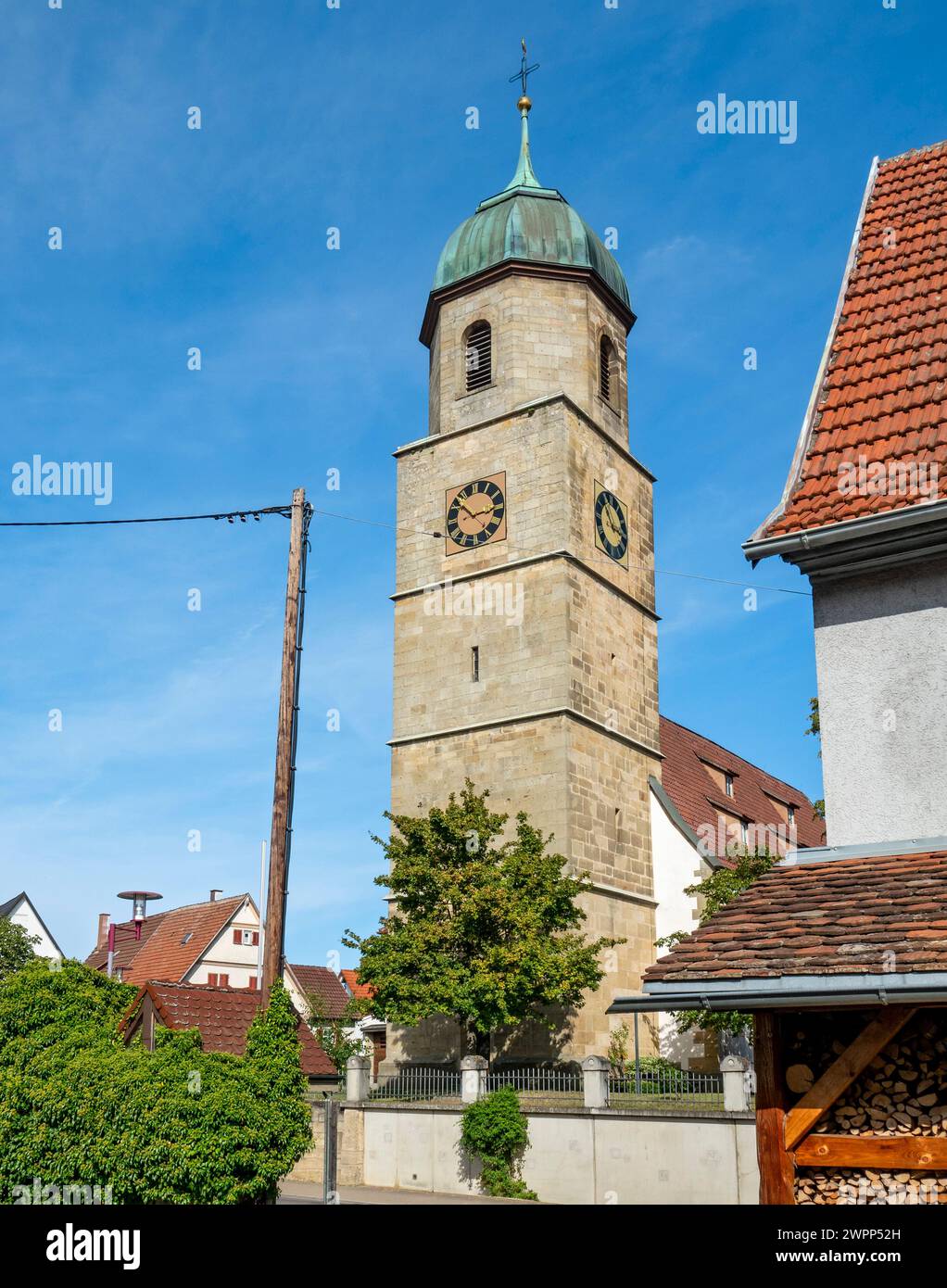 Filderstadt-Sielmingen, Evangelische St. Martins Kirche, Turm mit barockem Turm. Stockfoto