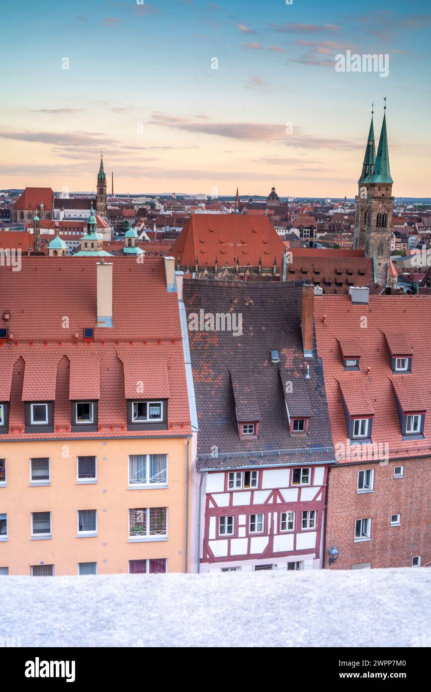 Blick auf die Lorenz- und Sebaldus-Kirche, Nürnberg, Mittelfranken, Deutschland, Stockfoto
