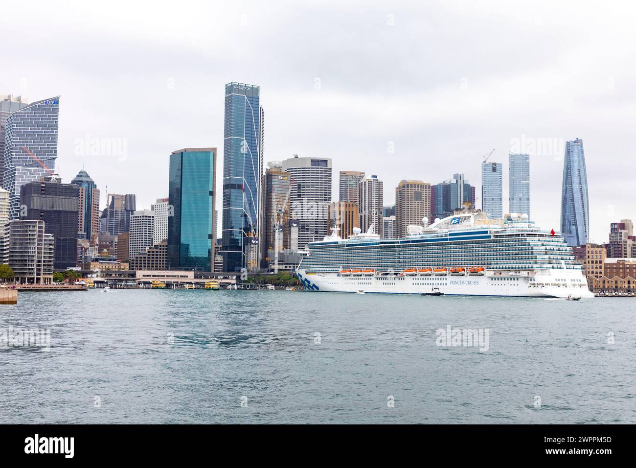 Das majestätische Kreuzfahrtschiff Princess liegt am Übersee Passagierterminal in Circular Quay, Sydney, NSW, Australien Stockfoto
