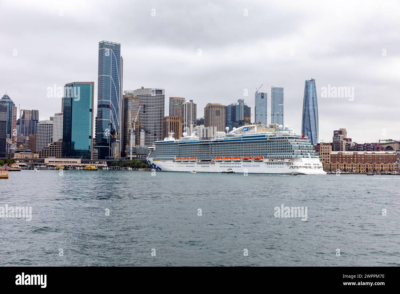 Das majestätische Kreuzfahrtschiff Princess liegt am Übersee Passagierterminal in Circular Quay, Sydney, NSW, Australien Stockfoto