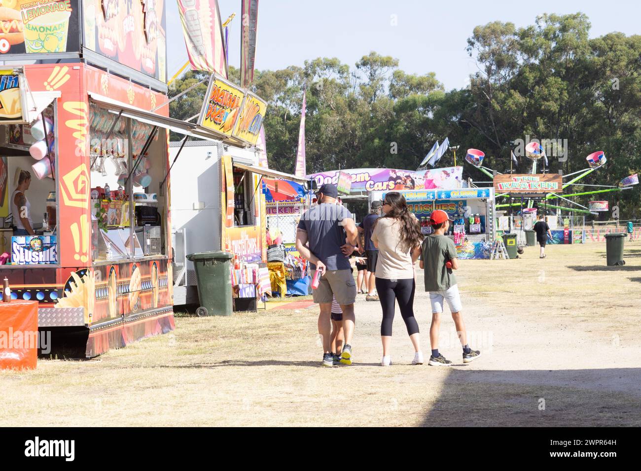 Einige der Side Show Alley Attraktionen im Kyabram Rodeo, Kyabram Victoria Australia 8. März 2024 Credit P.j.Hickox/Alamy Live News Stockfoto