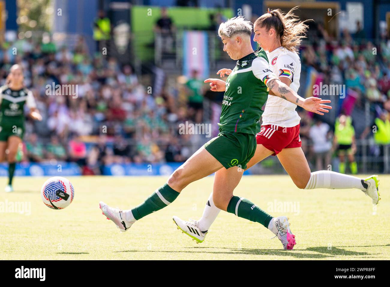 Canberra, Australien; 9. März 2024: Michelle Heyman von Canberra United FC schlägt den Ball während des Spiels der Liberty A-League Women Round 19 2023/24 zwischen Canberra United FC und Western Sydney Wanderers FC im McKellar Park in Canberra, Australien, am 9. März 2024. (Foto: Nick Strange/Fotonic/Alamy Live News) Stockfoto