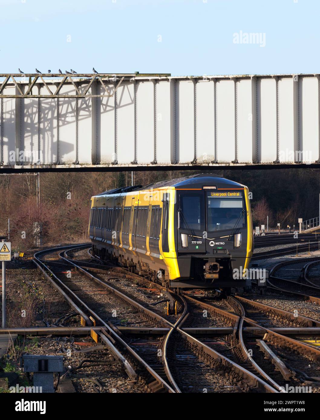 Merseyrail Stadler Klasse 777 3. Elektrischer Zug 777013, Ankunft am Bahnhof Chester, Cheshire, Großbritannien. Stockfoto