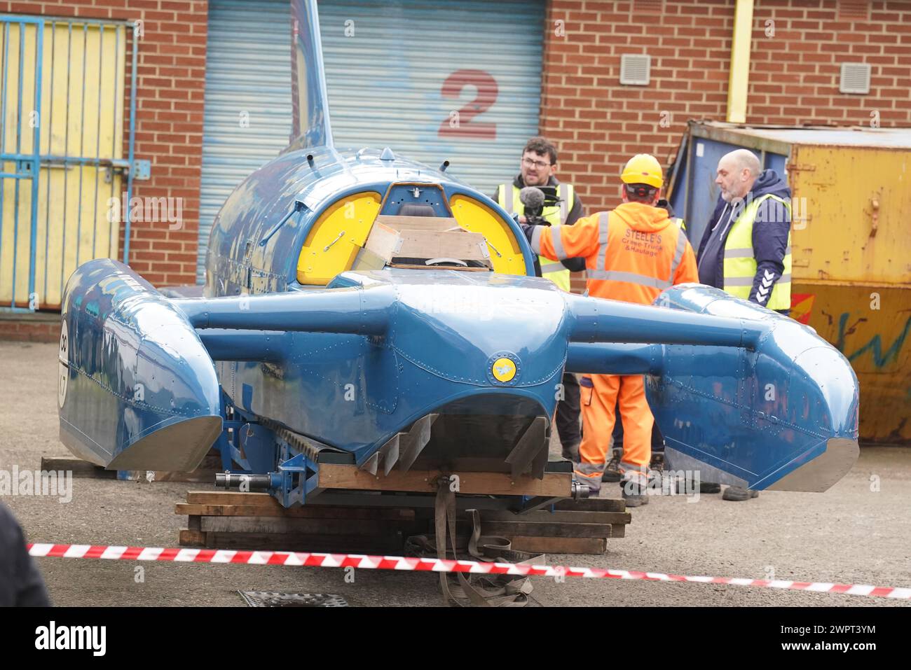 Das restaurierte Wasserflugzeug, Bluebird K7, bevor es auf einen LKW in North Shields geladen wird, als es nach Coniston Water im Lake District zurückkehrt. Bilddatum: Samstag, 9. März 2024. Stockfoto