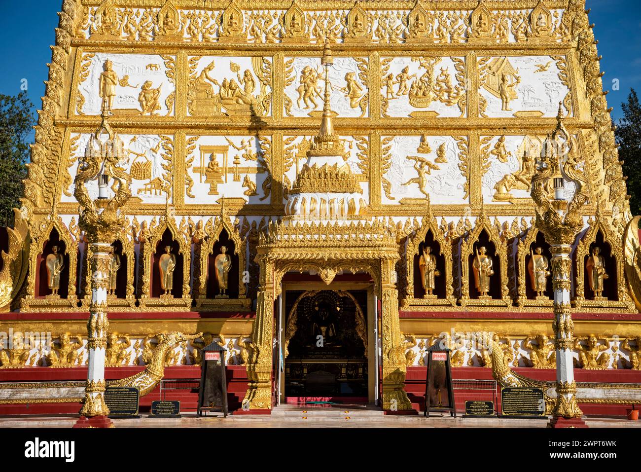 Der Sri Maha Pho Chedi von Wat Phra That Nong Bua Tempel im Stadtzentrum von Udon Ratchathani und Provinz Ubon Ratchathani in Thailand. Thailand, U Stockfoto