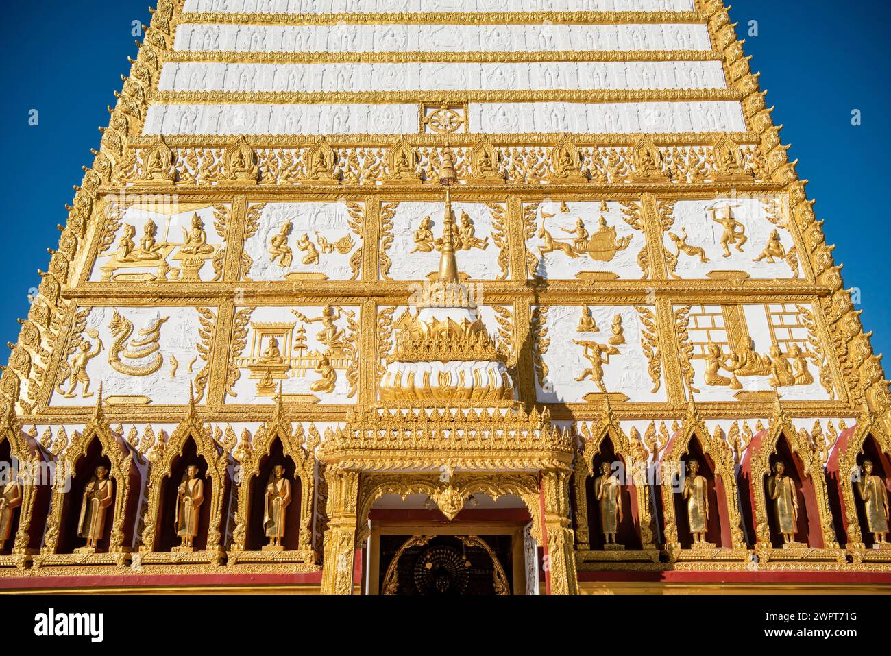 Der Sri Maha Pho Chedi von Wat Phra That Nong Bua Tempel im Stadtzentrum von Udon Ratchathani und Provinz Ubon Ratchathani in Thailand. Thailand, U Stockfoto