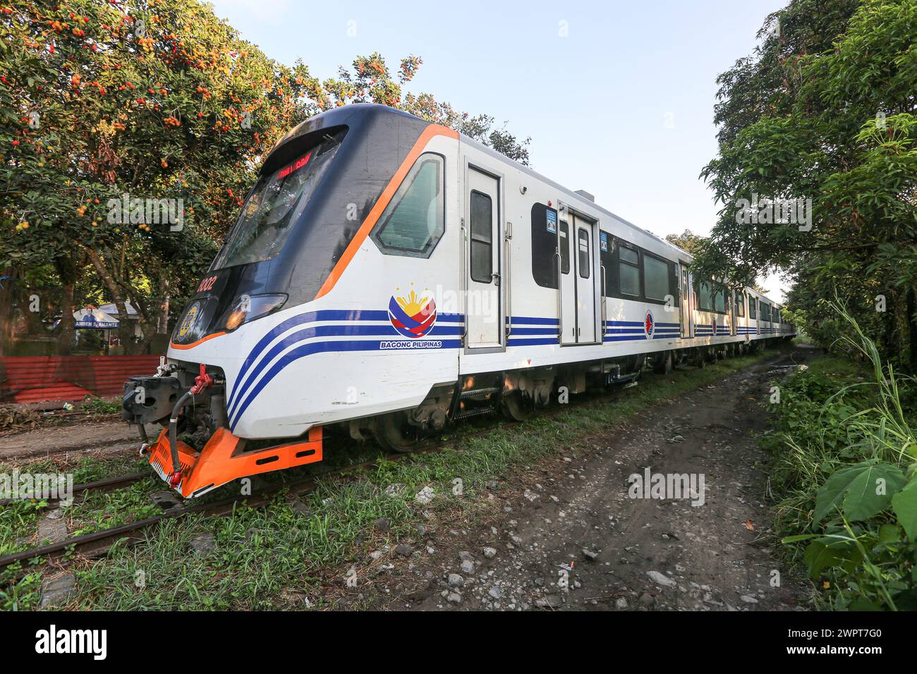 Manila, Philippinen. 9. März 2024: Der Betrieb der Philippine National Railways (PNR) in Metro Manila wird am 28. März für 5 Jahre eingestellt, wie vom Department of Transportation (DOTr) festgelegt. Die Schließung, die voraussichtlich viele Filipinos in der Hauptstadt betreffen wird, wird durch Busse kompensiert und wird den Bau des Nord-Süd-Pendlerbahnprojekts (NSCR) um 8 Monate beschleunigen. Nach Abschluss der Arbeiten wird der NSCR von Clark, Pampanga nach Calamba, Laguna, fahren. Die Mega Railway, Teil des ehrgeizigen Eisenbahnausbauprojekts von PH, wird voraussichtlich bis zu 800.000 Passagiere pro Tag aufnehmen.Credit: Kevin Izorce/Alamy Live News Stockfoto