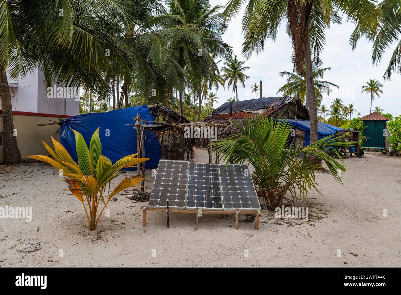 Sonnenkollektor auf der Insel Tinnakara, Lakshadweep-Archipel, Unionsgebiet Indiens Stockfoto