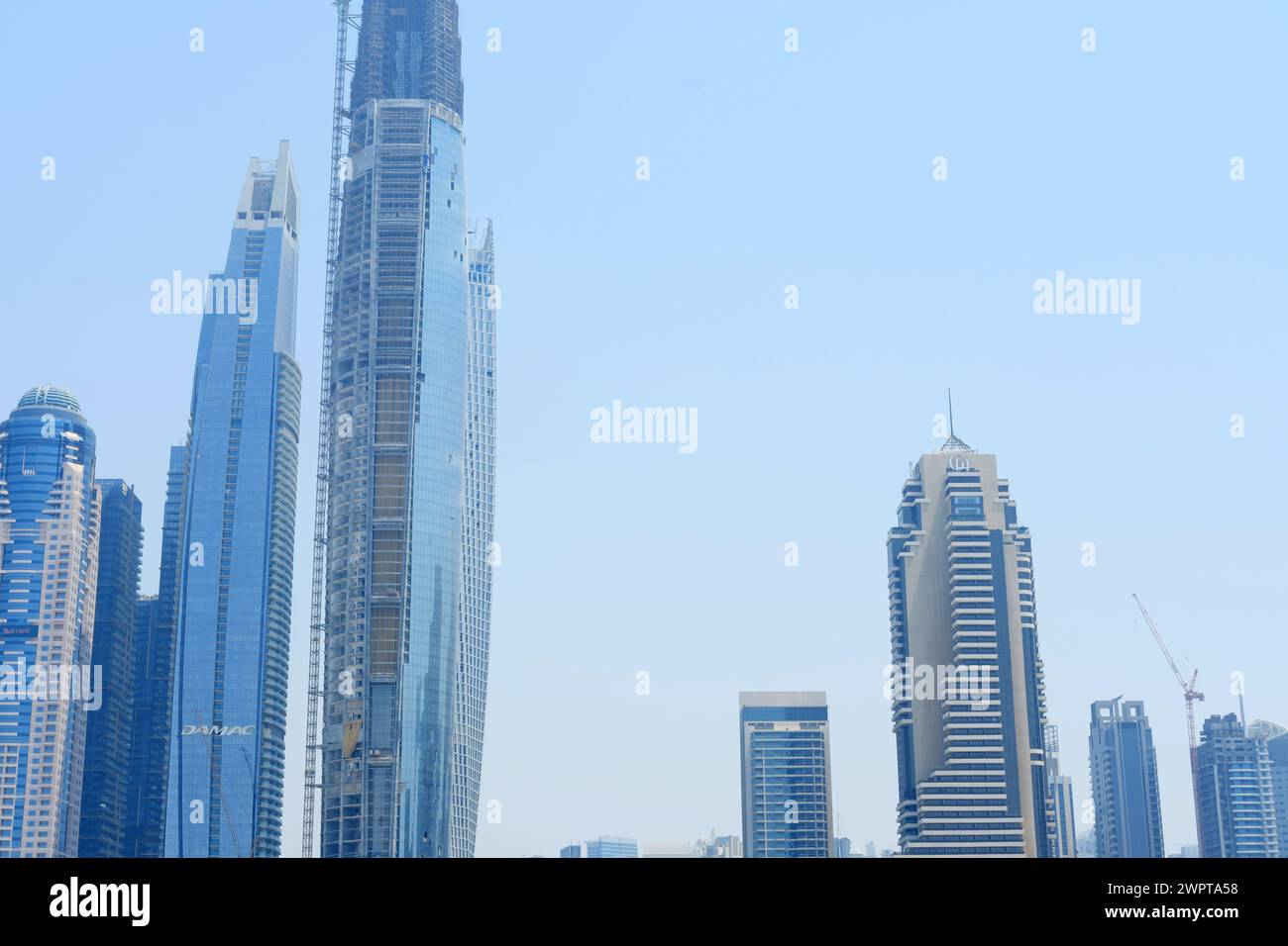 Dubais Urban Growth und Skyline Expansion. Dubai, VAE - 15. August 2023 Stockfoto