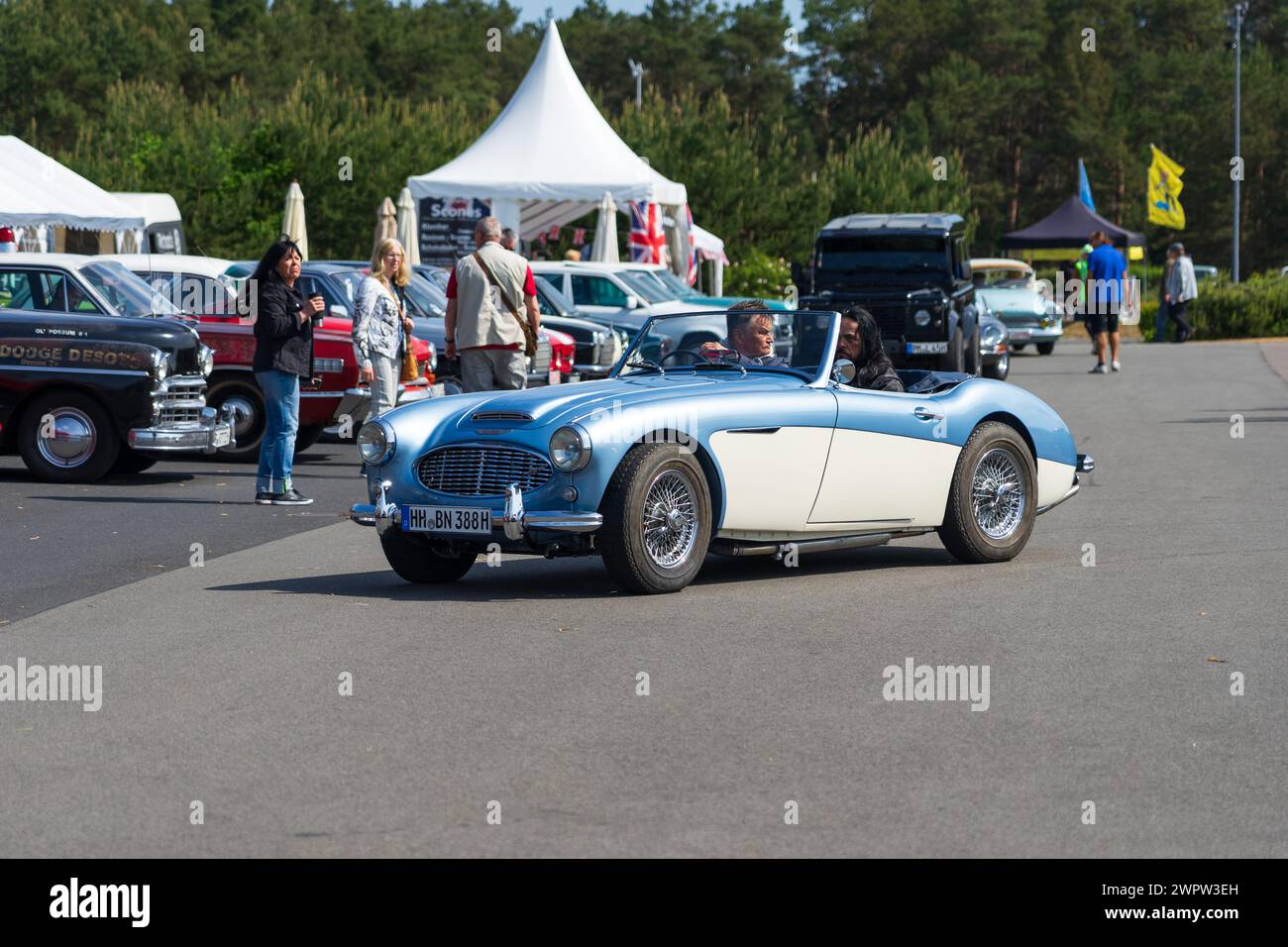 LINTHE, DEUTSCHLAND - 27. MAI 2023: Der Roadster Austin-Healey 100-6, 1959. Die Oldtimer Show 2023. Stockfoto
