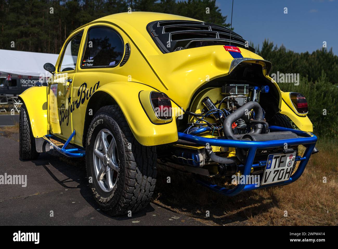 LINTHE, DEUTSCHLAND - 27. MAI 2023: Der Baja Bug ist ein Original-VW-Käfer, der für den Offroad-Betrieb modifiziert wurde. Rückansicht. Die Oldtimer Show 2023. Stockfoto