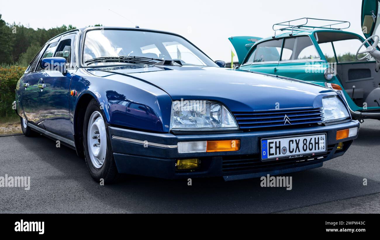 LINTHE, DEUTSCHLAND - 27. MAI 2023: Das Executive Car Citroen CX22 TRS, 1986. Die Oldtimer Show 2023. Stockfoto