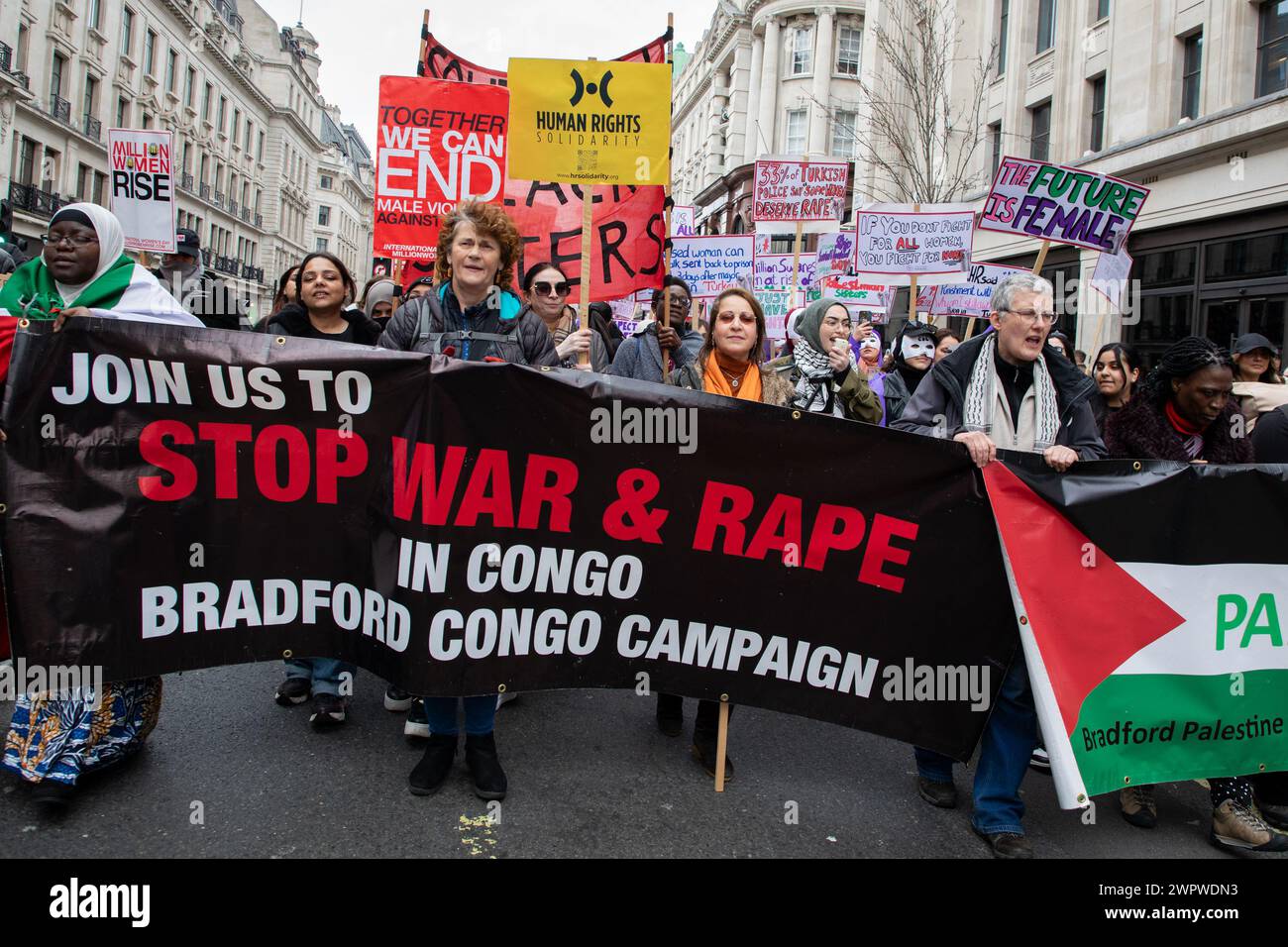 London, England, Großbritannien. März 2024. "Wir können die männliche Gewalt gegen Frauen beenden". Million Women Rise (MWR) ist eine alljährlich in London stattfindende demonstration gegen Gewalt gegen Frauen. Kredit: Kiki Streitberger/Alamy Live News Stockfoto