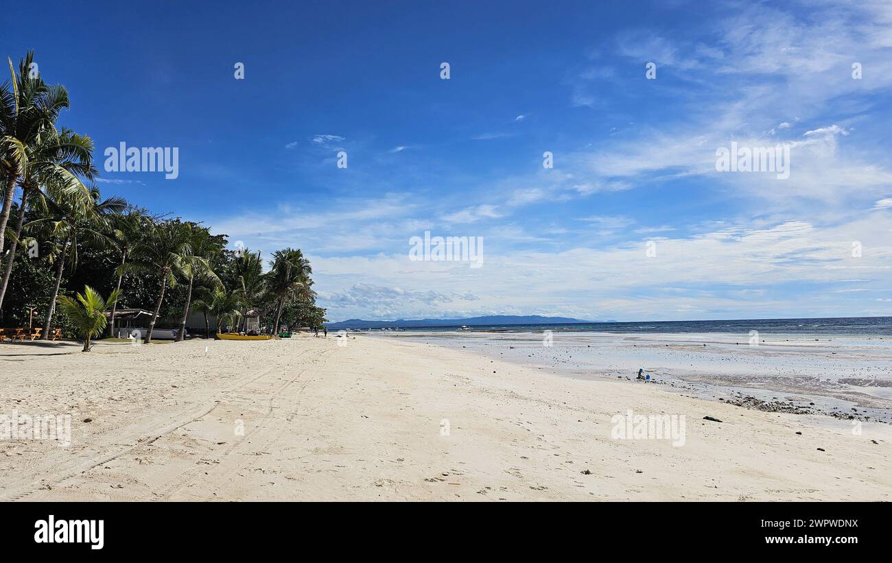 Eine landschaftliche Schönheit der schönsten Strände der Welt. Berühmter Strand in Bohol, Philippinen Stockfoto