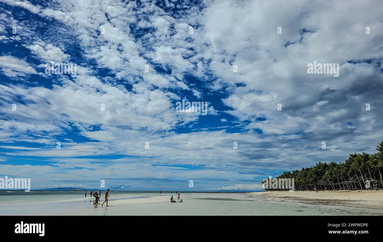Eine landschaftliche Schönheit der schönsten Strände der Welt. Berühmter Strand in Bohol, Philippinen Stockfoto