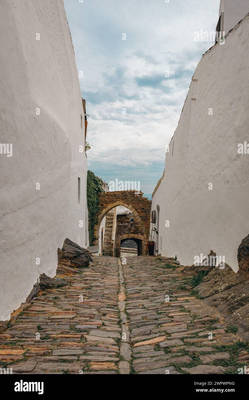 Blick auf das weiße Dorf Monsaraz in Portugal Stockfoto