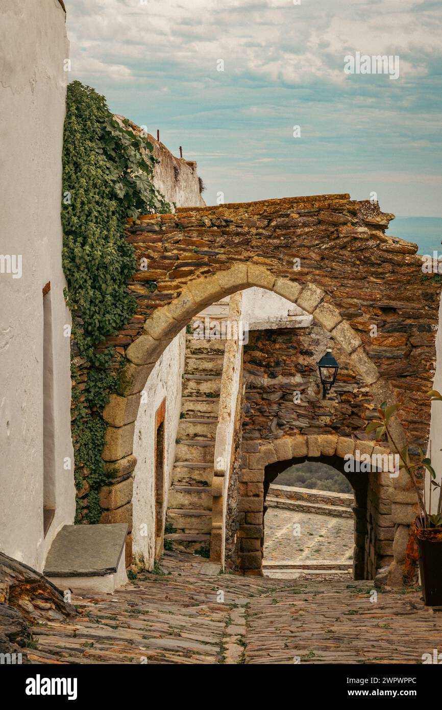 Blick auf das weiße Dorf Monsaraz in Portugal Stockfoto
