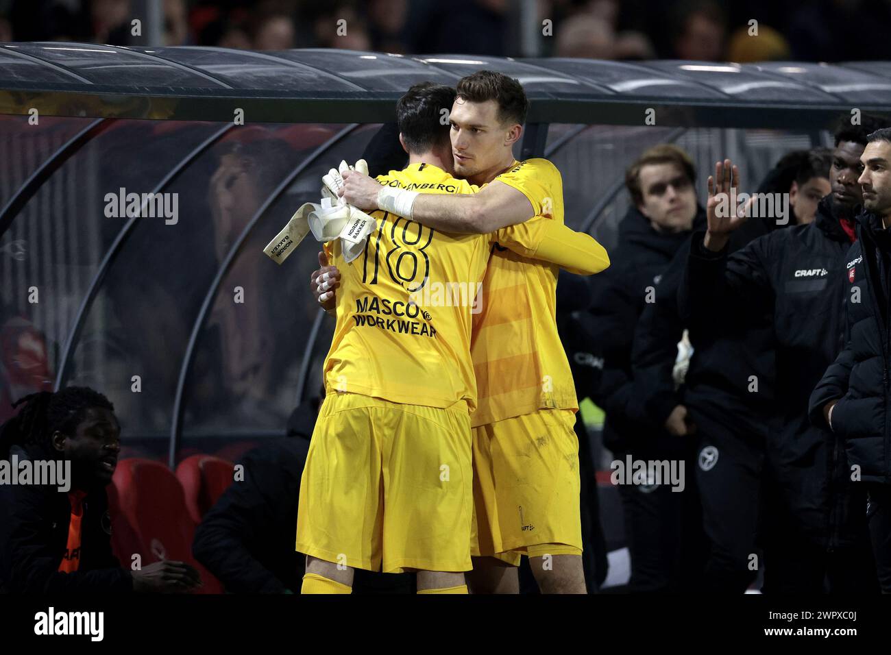 ALMERE - (l-r) Almere City Torhüter Samuel Sahin-Radlinger, Almere City FC Torhüter Nordin Bakker während des niederländischen Eredivisie-Spiels zwischen Almere City FC und FC Utrecht im Almere City FC Stadium am 9. März 2024 in Almere, Niederlande. ANP JEROEN PUTMANS Stockfoto