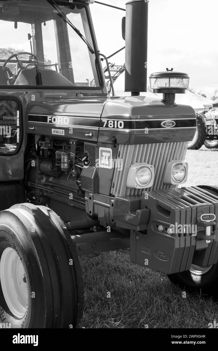 Drayton.Somerset.United Kingdom.19. August 2023.Ein Ford 7810 Traktor aus dem Jahr 1989 wird auf einer Yesterdays Farming Veranstaltung gezeigt Stockfoto