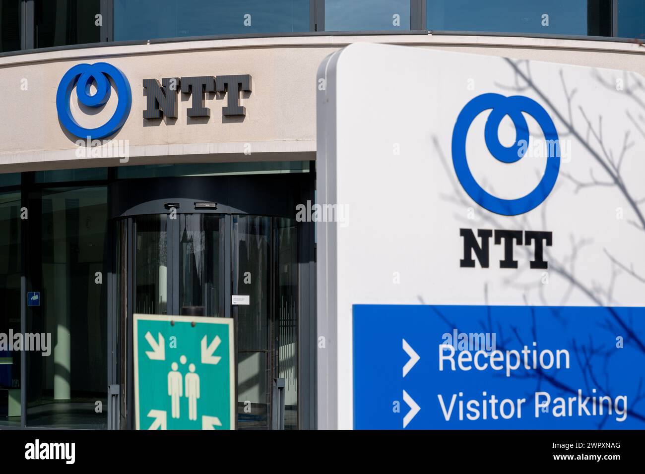 Bad Homburg, Deutschland, 03-2024: NTT Ltd. Ist ein weltweit führendes IT-Dienstleistungsunternehmen, das führende Technologieunternehmen zusammenbringt. Stockfoto