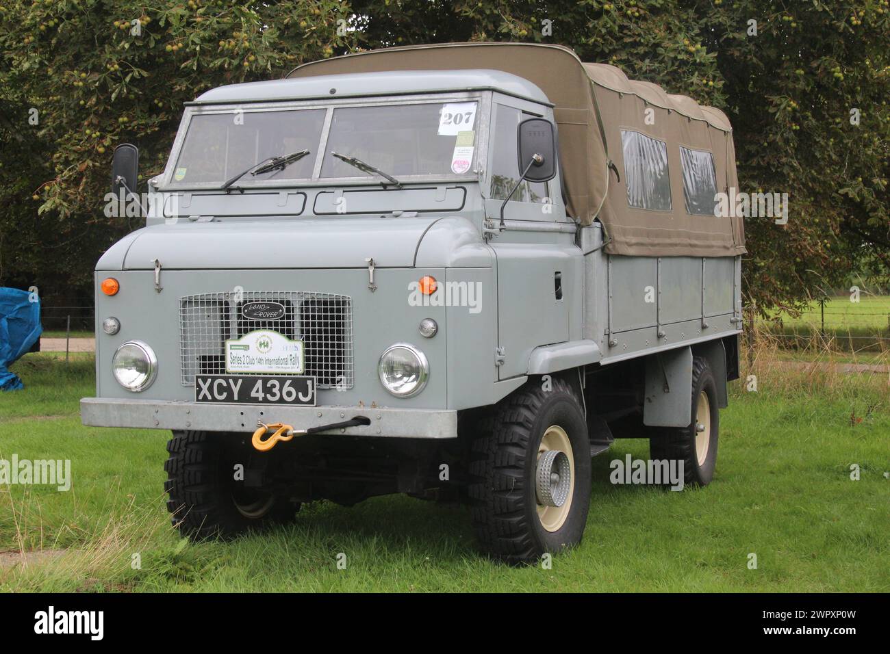 LAND ROVER DEFENDER SERIE 2 VORWÄRTSSTEUERUNG Stockfoto