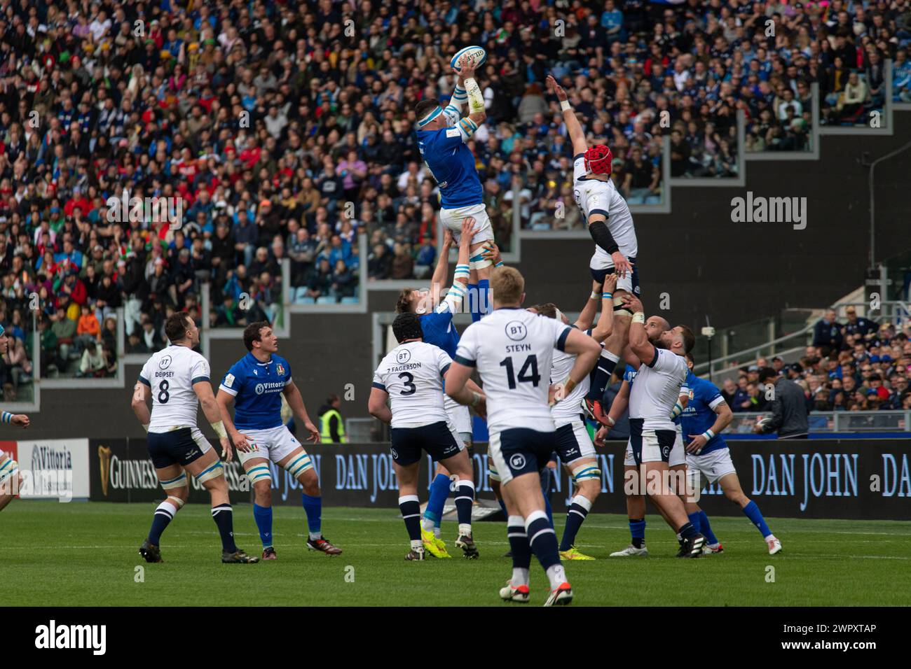 Rom, Italien, 9. märz 2024. Italien gegen Schottland, Rugby Six Nations, Line-Out-Action, Olympiastadion. Foto: Fabio Pagani/Alamy Live News Stockfoto