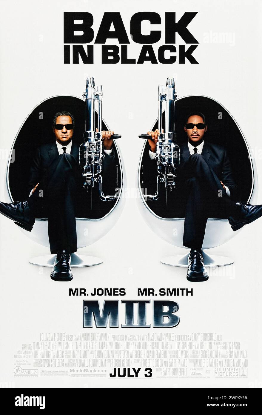 Men in Black II (2002) von Barry Sonnenfeld mit Tommy Lee Jones, will Smith und Rip Torn. Agent J wird geschickt, um Agent K zu finden und sein Gedächtnis wiederherzustellen, nachdem ein Fall aus der Vergangenheit von K auftaucht. Foto eines Original-Posters aus dem Jahr 2002 (US-1-Blatt). ***NUR REDAKTIONELLE VERWENDUNG*** Guthaben: Veröffentlichung von BFA/Sony Pictures Stockfoto