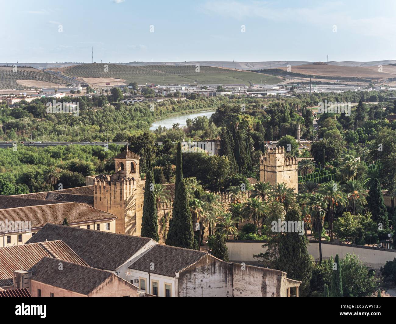 Aus der Vogelperspektive Alcazar de los Reyes Cristianos vom Turm der Moschee-Kathedrale von Cordoba Stockfoto
