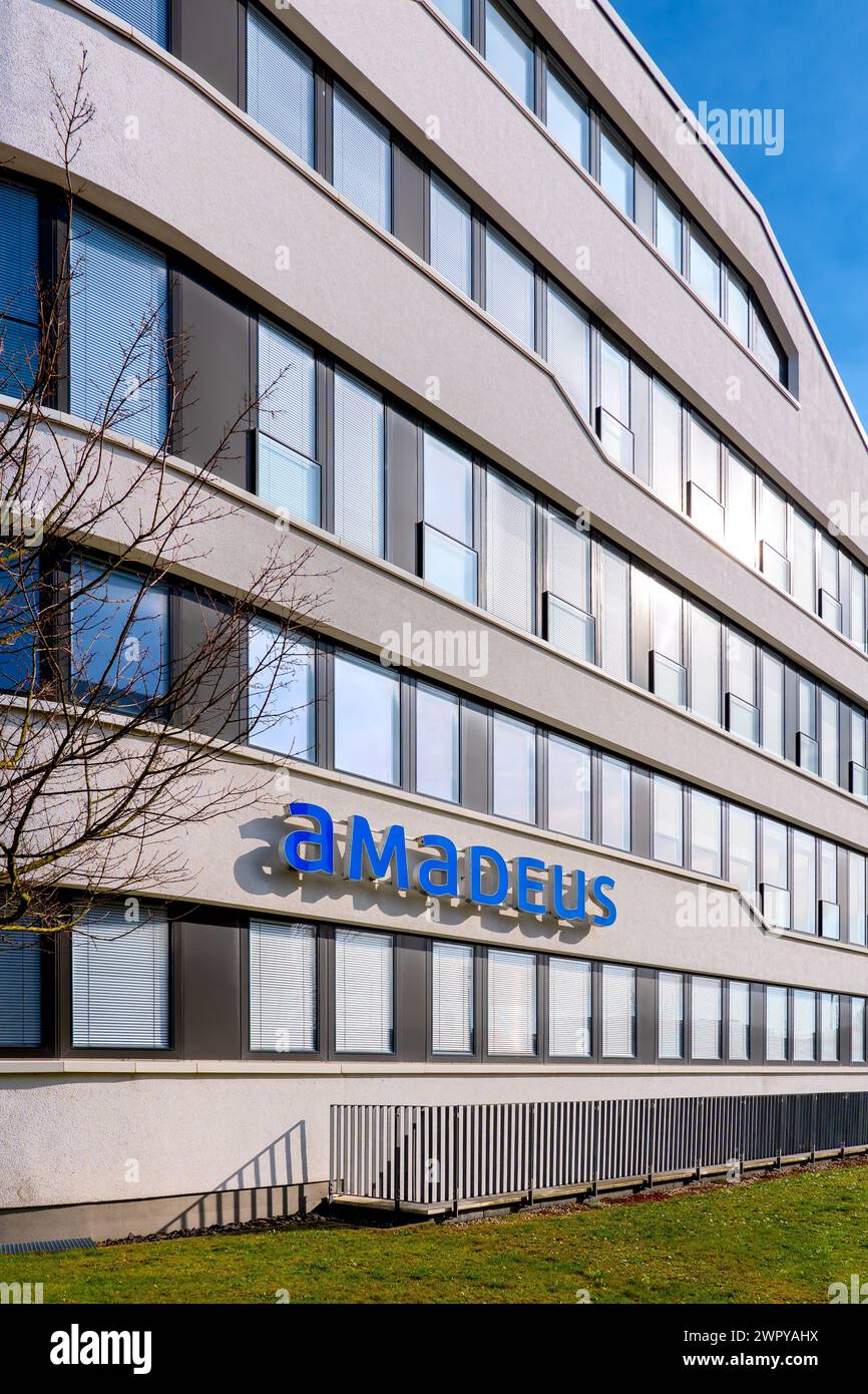 Bad Homburg, Deutschland, 03-2024: Die Amadeus Germany GmbH ist ein Anbieter von IT-Lösungen für die Reisebranche mit Sitz in Bad Homburg vor der Höhe in der Bundesrepublik Deutschland Stockfoto