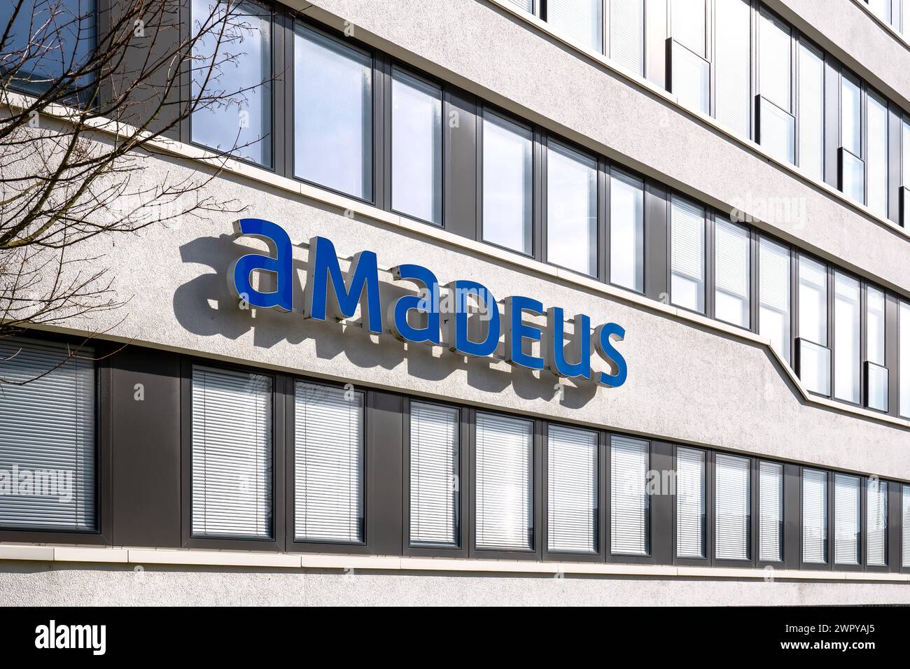 Bad Homburg, Deutschland, 03-2024: Die Amadeus Germany GmbH ist ein Anbieter von IT-Lösungen für die Reisebranche mit Sitz in Bad Homburg vor der Höhe in der Bundesrepublik Deutschland Stockfoto