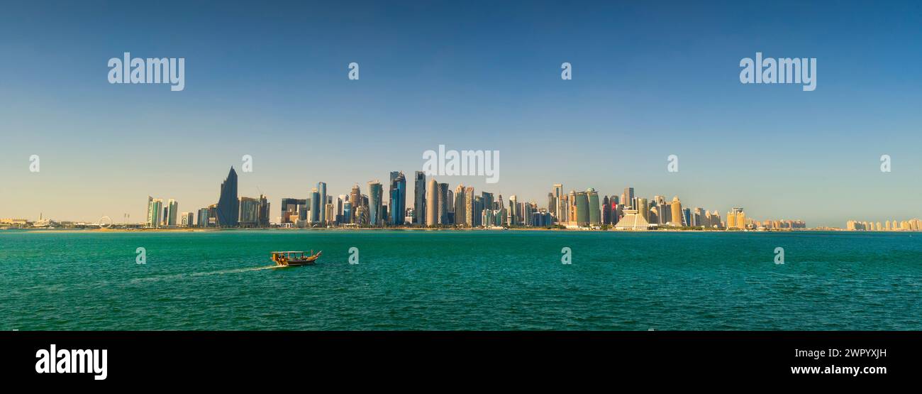 Katar, Doha, Blick auf das Stadtbild, vom islamischen Kunstmuseum. Stockfoto