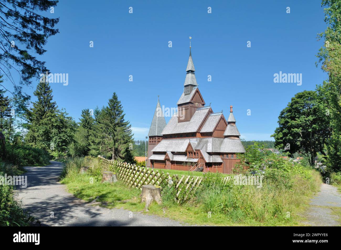 Berühmte hölzerne Stabkirche in Hahnenklee-Bockswiese in der Nähe von Goslar, Harz, Deutschland Stockfoto