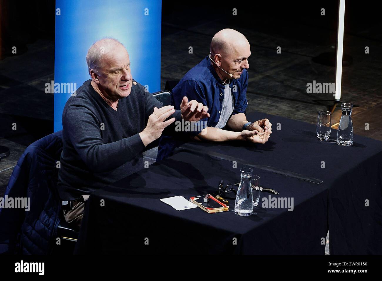 Hubertus Meyer-Burckhardt und Bernhard Hoecker bei der lit.Cologne 2024 Veranstaltung Denn sie wissen noch nicht, was sie tun im E-Werk. Köln, 09.03.2024 *** Hubertus Meyer Burckhardt und Bernhard Hoecker auf der lit Cologne 2024 Veranstaltung Denn sie wissen noch nicht, was sie tun im E Werk Köln, 09 03 2024 Foto:XK.xSchulzx/xFuturexImagex meyer hoecker 4339 Stockfoto