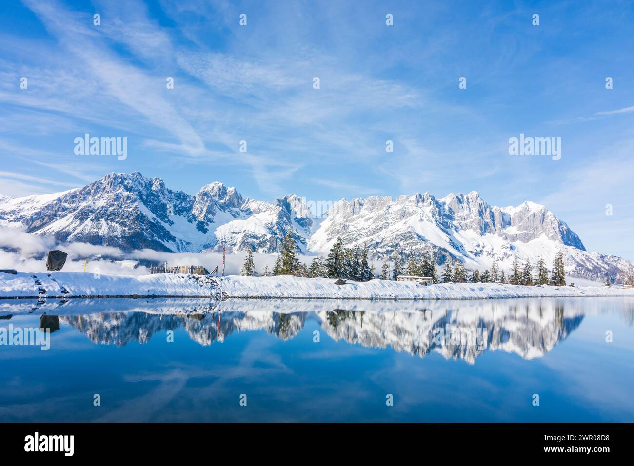 Going am Wilden Kaiser: Wilder Kaiser, Teich Astbergsee, Schnee im Wilden Kaiser (Kaisergebirge), Tirol, Tirol, Österreich Stockfoto