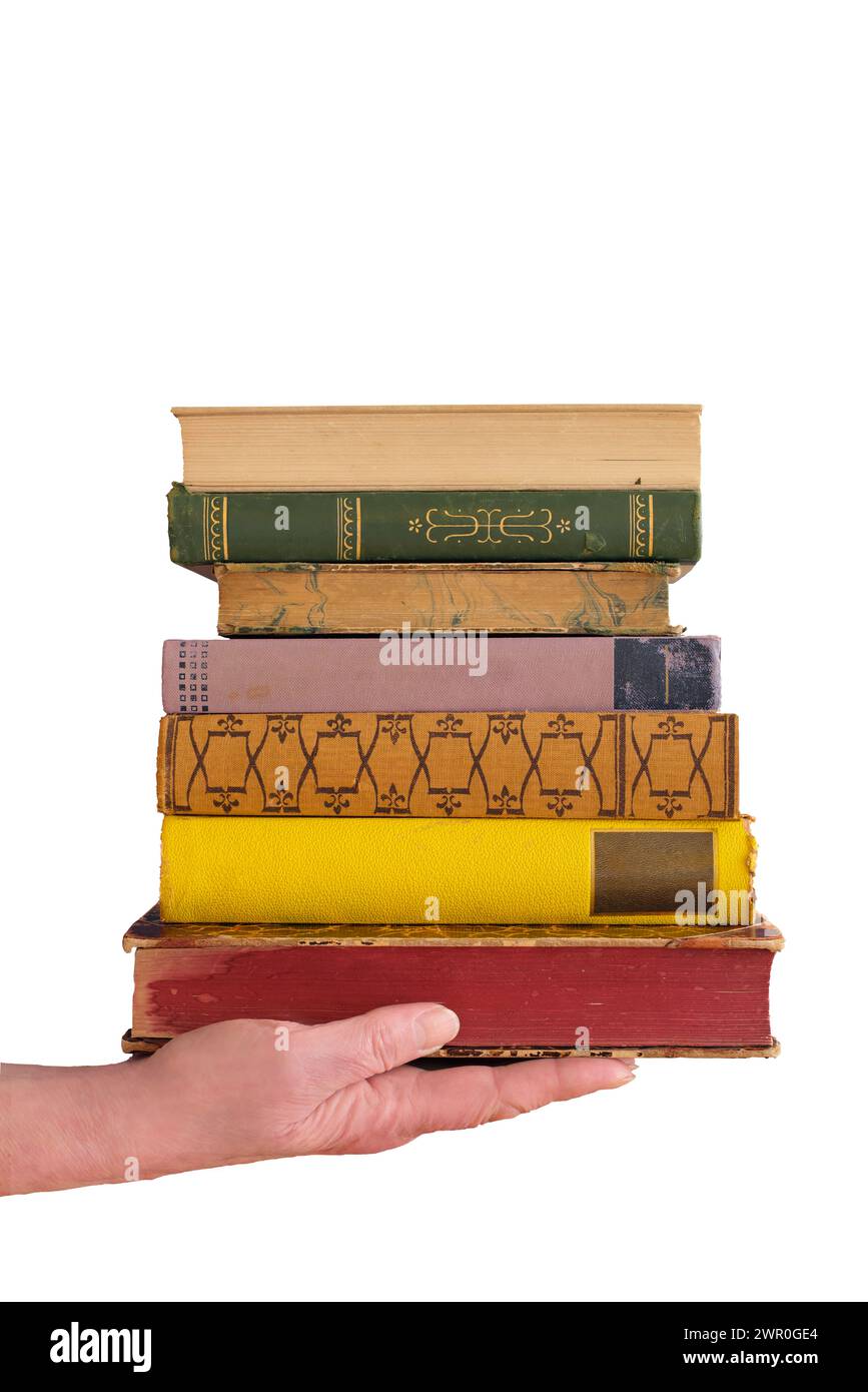 Weibliche Hand und ein Stapel Bücher, Bildung, Wissen, Bibliothek, Back-to-School-Konzept auf weißem Hintergrund, freier Kopierraum Stockfoto