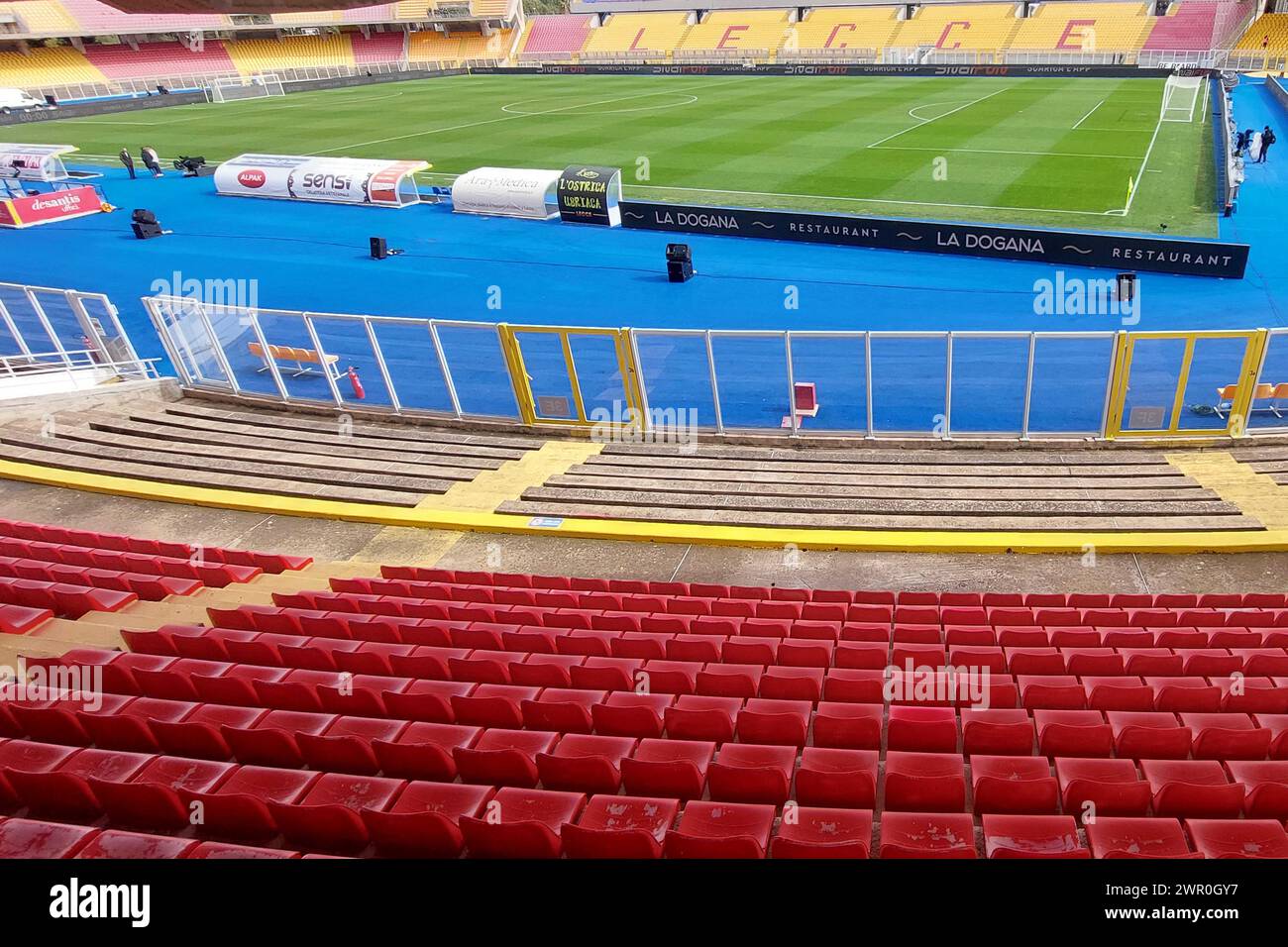 Lecce, Italien. März 2024. Foto Giovanni Evangelista/LaPresse 10 Marzo 2024 Lecce, Italia - Sport, calcio - U.S. Lecce vs Hellas Verona FC - Campionato Serie A Tim 2023/24 - Stadio E. Giardiniero - Via del Mare. Nella Foto: Stadio Via del MarePic Giovanni Evangelista/LaPresse 10. März 2024 Lecce, Italien - Sport, Fußball - U.S. Lecce vs Hellas Verona FC - italienische Meisterschaft Serie A Tim 2023/24- E. Giardiniero - Via del Mare Stadium. Auf dem Bild: Stadio Via del Mare Credit: LaPresse/Alamy Live News Stockfoto