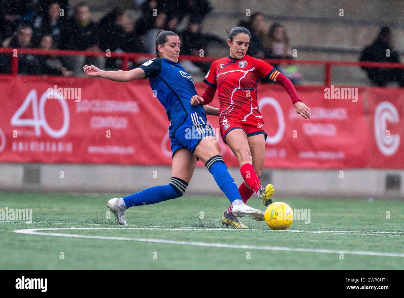 Barcelona, Spanien. März 2024. Naima Garcia aus Granada CF und Laura Martin aus Levante Las Planas spielten am 9. März 2024 im Municipal Les Planes Stadium in Sant Joand D’eSPI, Barcelona, Spanien. (Foto: Pablo Rodriguez/PRESSINPHOTO) Credit: PRESSINPHOTO SPORTS AGENCY/Alamy Live News Stockfoto