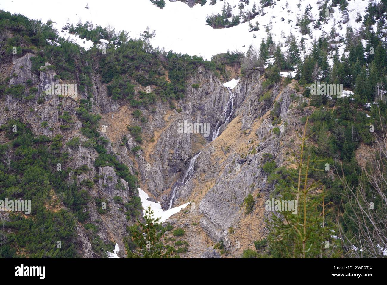 Wasserfall im Visalpsee im Winter Stockfoto