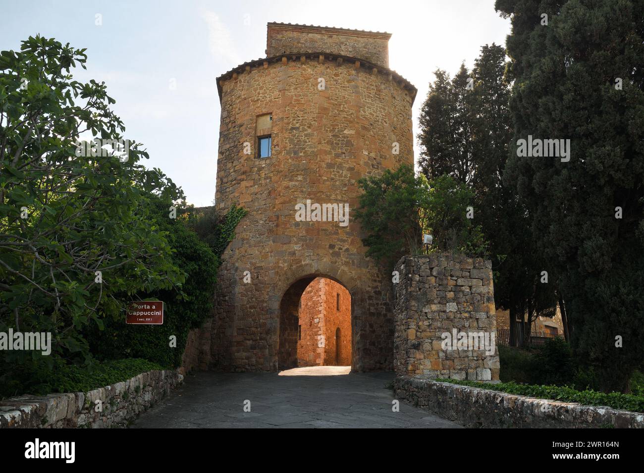 San Quirico d'Orcia in der Provinz Siena in der Toskana Taube si percorre la Via Francigena nel cuore della Val d'Orcia Stockfoto