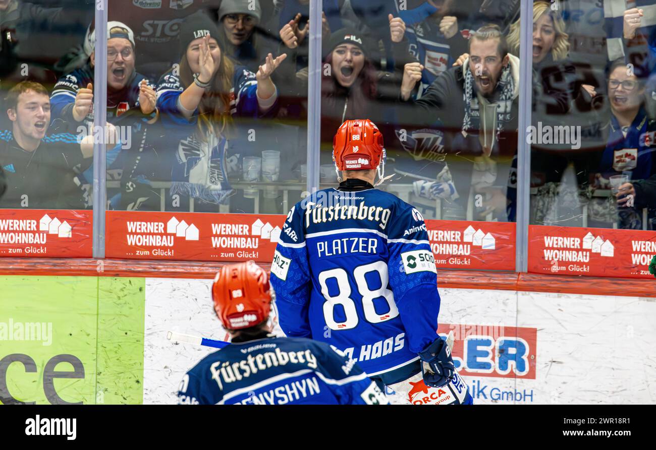 Schwenninger Wild Wings - Augsburger Panthers, Helios Arena, Penny DEL, Hauptrunde: 47. Spielminute 1:2 für Schwenningen und Spielentscheidendes Tor d Stockfoto