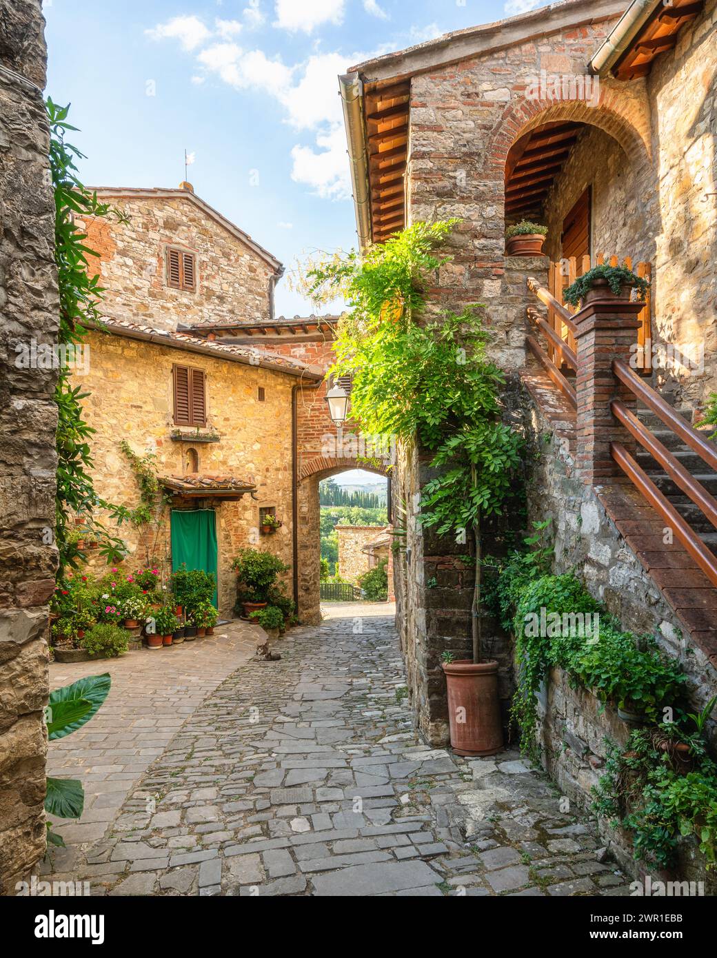 Das malerische Dorf Montefioralle, in der Nähe von Greve in Chianti, an einem sonnigen Sommertag. Provinz Florenz, Toskana, Italien. Stockfoto