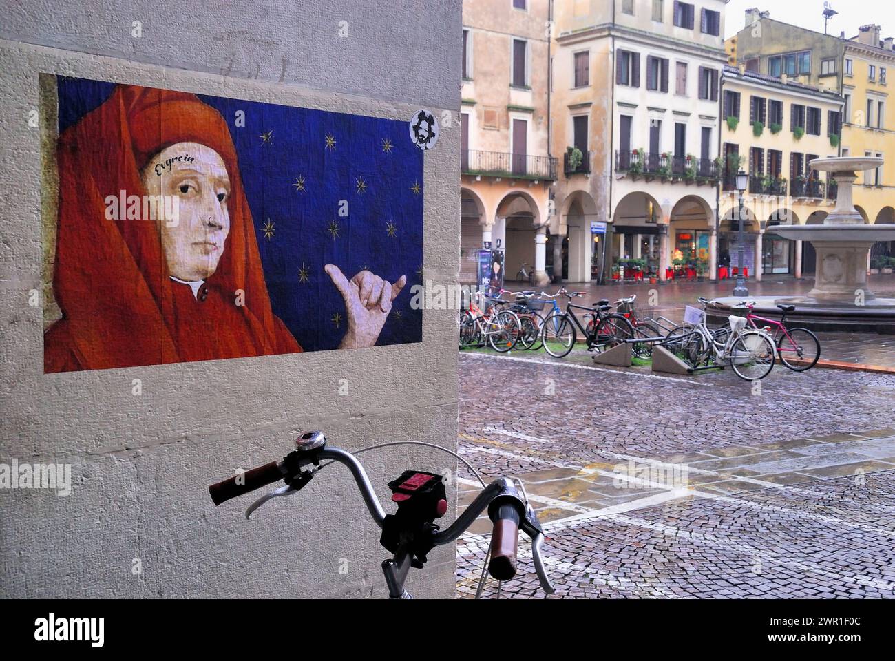 Padua, Italien. März 2024. Der paduanische Künstler Evyrein huldigt Giotto und Urbs Picta mit einem Werk auf der Piazza delle Erbe : „es ist eine Auszeichnung für Italien, das zunehmend im Zentrum der Weltgeschichte steht, ein Ort, an dem die Vergangenheit dank der Schönheiten, die das schöne Land bewahrt, weiterlebt“ Er porträtiert Giotto, der mit der „Shaka“-Geste feiert. Credits : Ferdinando Piezzi/Alamy Live News Stockfoto